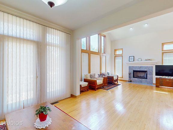 5th image of 715 N Franklin Ave