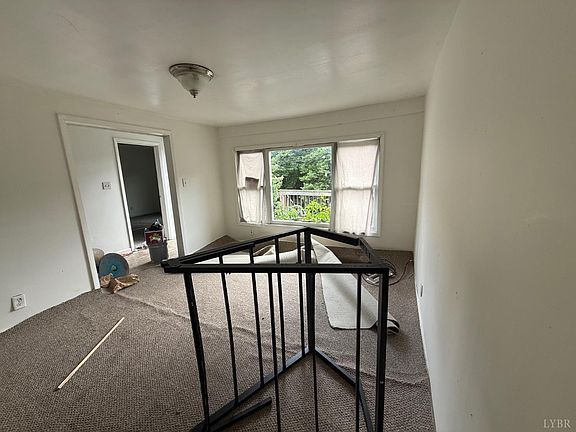 4th image of 116 Polk St
