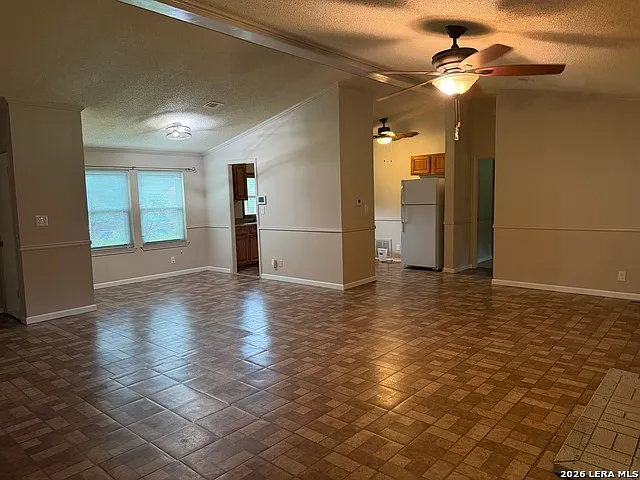 3 bed, 2.0 bath, 1584 sqft, $2,200 — Photo 3