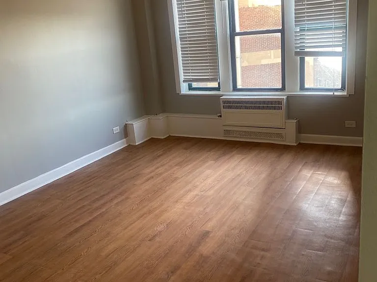 Stunning Large One Bedroom, Lake View, Elevator Building — Photo 42
