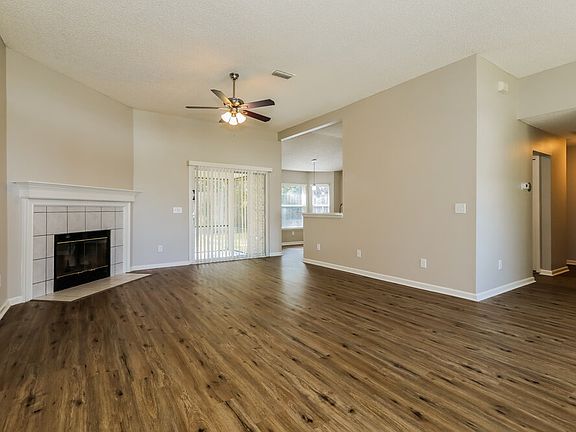 4th image of 610 Southern Lily Dr
