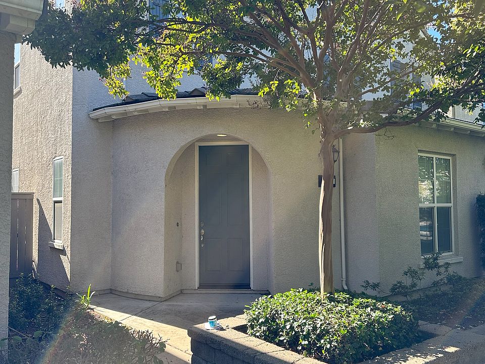 1st image of 212 Chambord Way #212