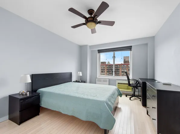 392 Central Park West image 8 of 14