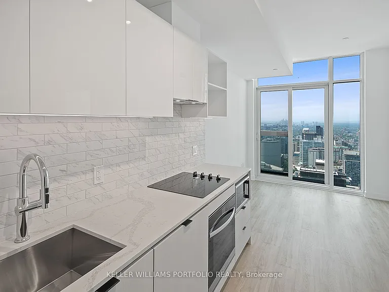 252 Church St #Penthouse 16 — Photo 4