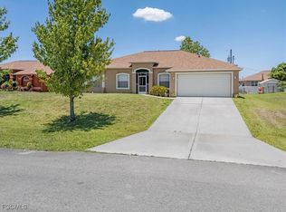 821 Carlfield Ave, Lehigh Acres, FL 33971