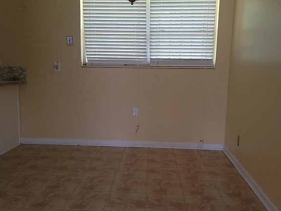 3rd image of 5201 FREDERICKSBURG Avenue