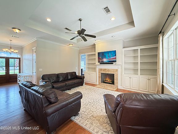 4th image of 1010 Longwood Pl