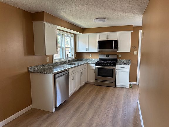 5th image of 40 Wamsutta Ave