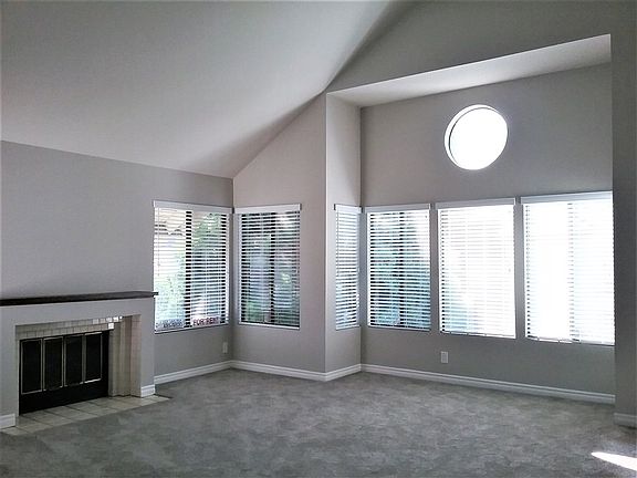4th image of 526 Via De La Valle Unit C