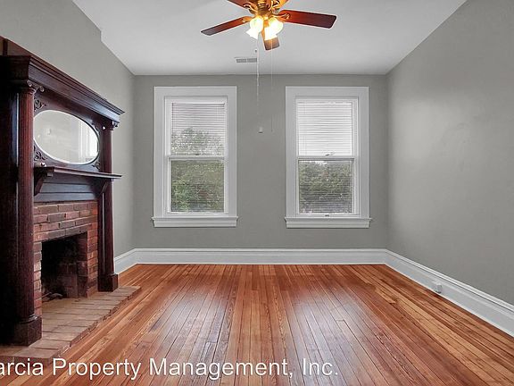 3rd image of 2927A Magnolia Ave
