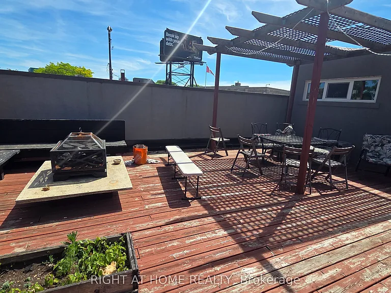357 Keele St — Photo 20
