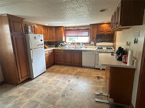 3rd image of 400 Ridge Ave