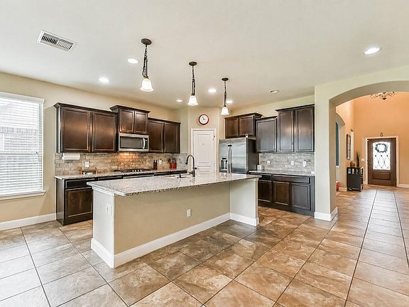3rd image of 3724 Emerald Falls Ln