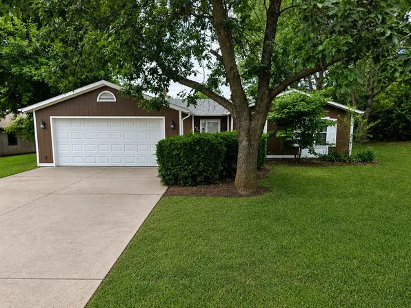 324 Palomino Ln, Ogden, KS 66517
