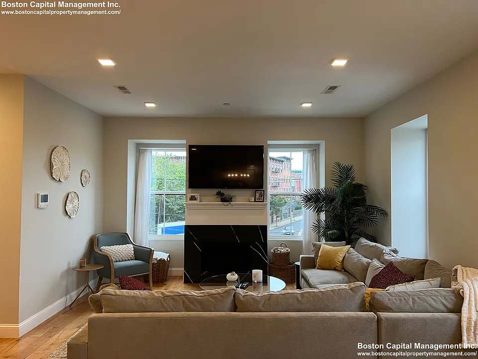 14 Williams St #4