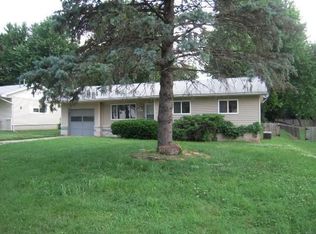 1501 W Meadowmere St, Springfield, MO 65807