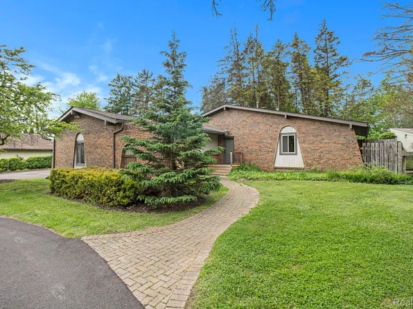 7831 Caberfae Trl, Clarkston, MI 48348