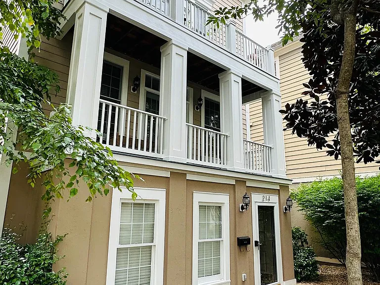 214 Hart Mews — Photo 3