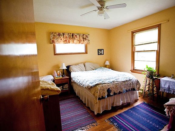 4th image of 409 E Wylie St