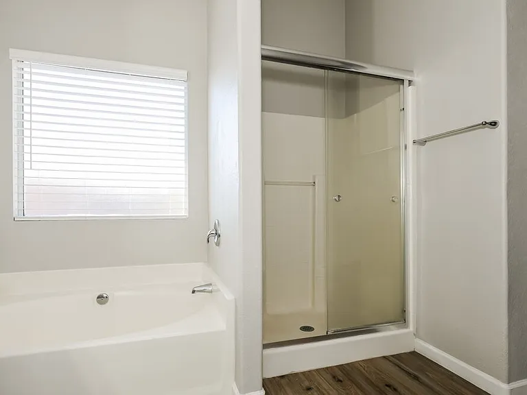 16104 W Jefferson St — Photo 11