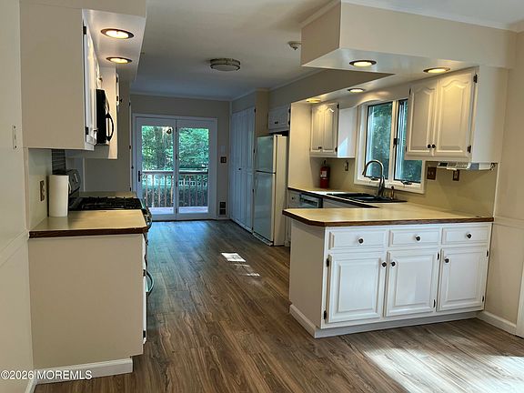 2nd image of 12 Galewood Dr