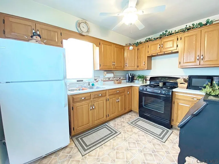 336 Columbia St — Photo 4