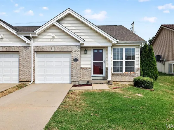 12193 McKelvey Place Dr, Bridgeton, MO 63044