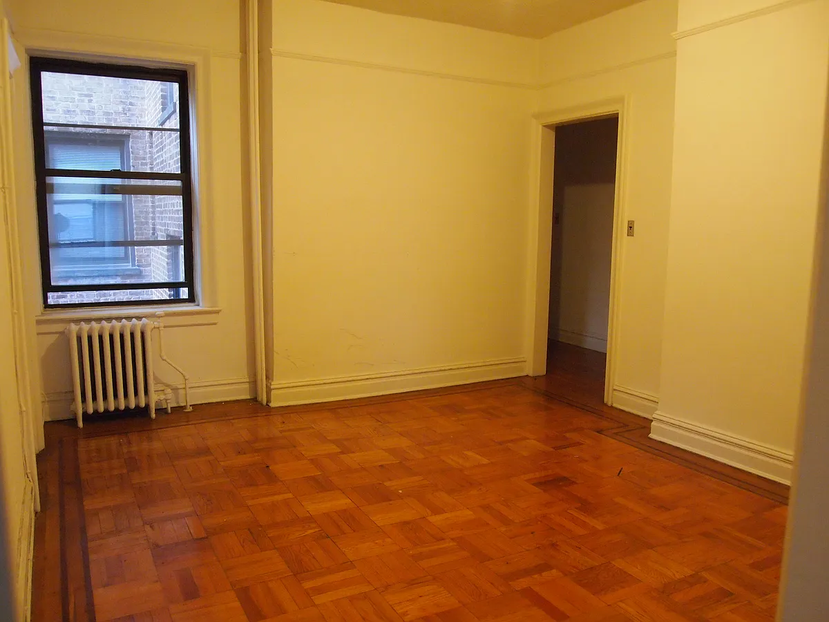 Building Photo - 599 W 190th St #45