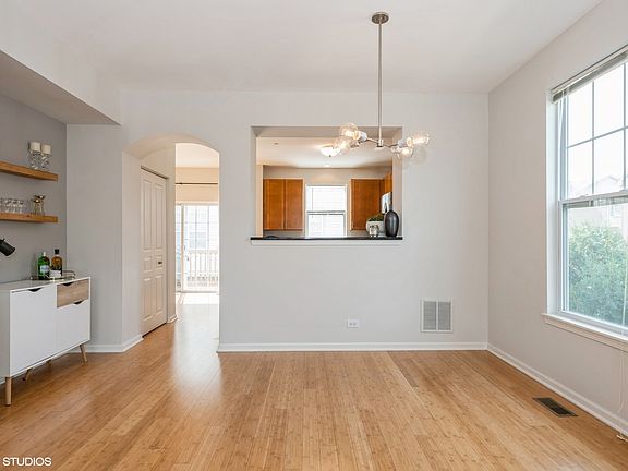 4th image of 1221 Willow Ave