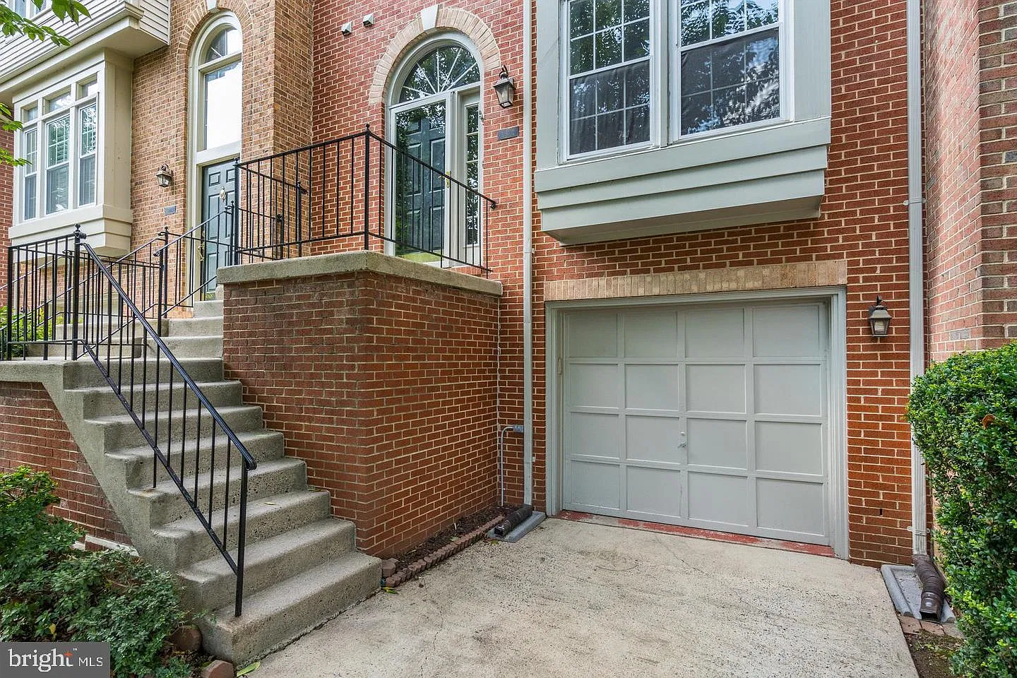 3 bed, 3.5 bath, 2544 sqft, $3,700 — Photo 3