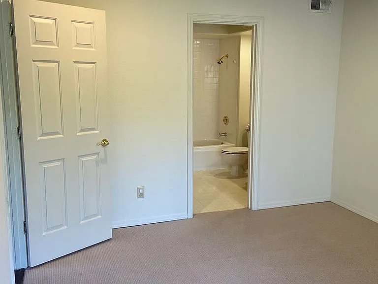 104 Lost Lake Ct — Photo 15
