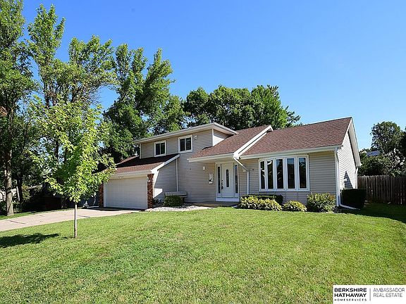 2nd image of 917 S 153rd St