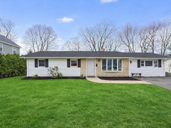 39 Marion St, Holbrook, MA 02343
