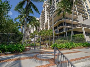 540 Brickell Key Dr APT 600, Miami, FL 33131