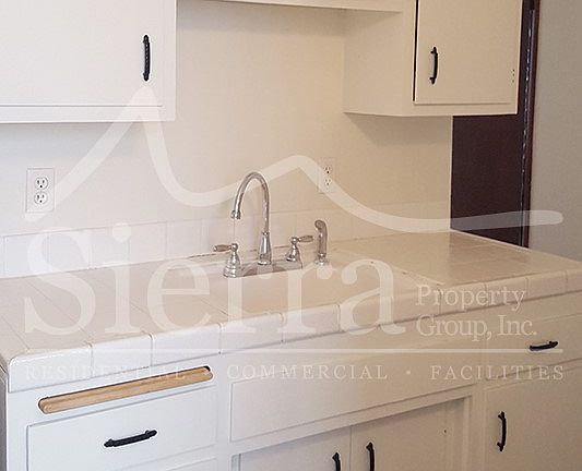 5th image of 1219 De La Vina St APT 1
