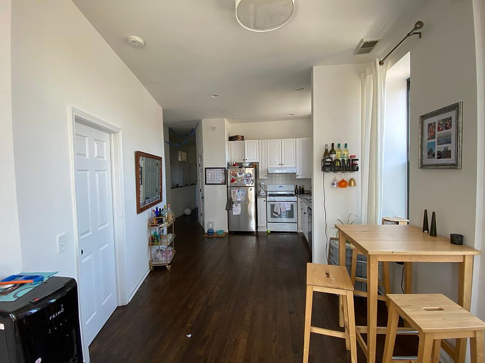 1st image of 948 N Orleans St APT 303
