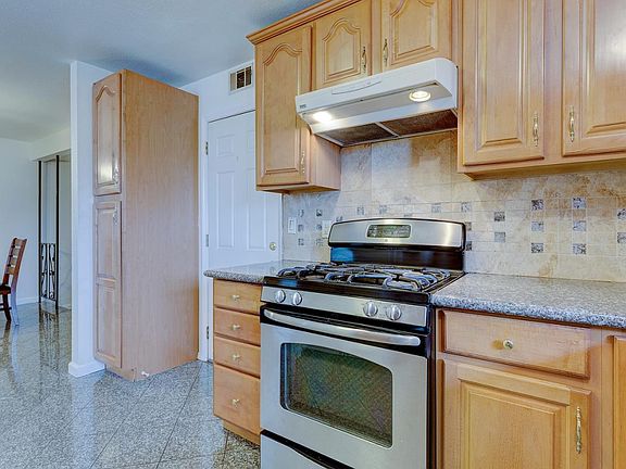 5th image of 2635 Tipperary Ave