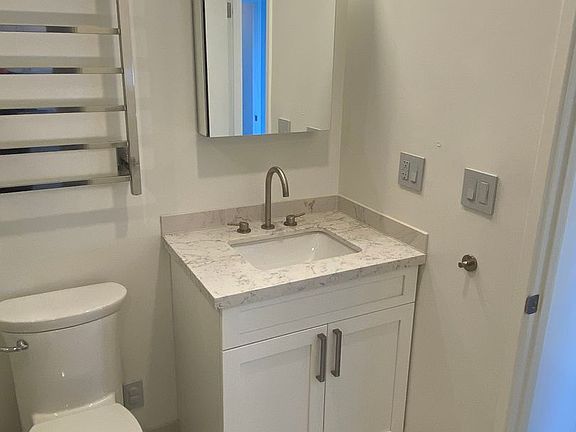 4th image of 1 Daniel Burnham Ct APT 822