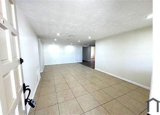 4th image of 3548 Umber Rd