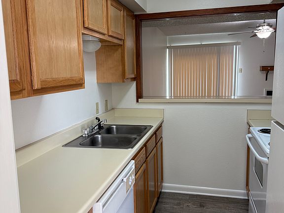 5th image of 123 Jennifer Ln #C