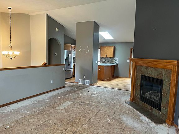 4th image of 712 E Bonnie Lynn Ln