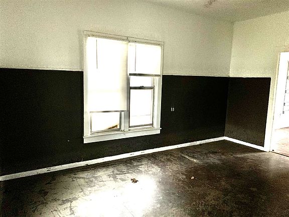 3rd image of 121 NW 2nd St