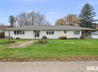 304 7th St, East Moline, IL 61244