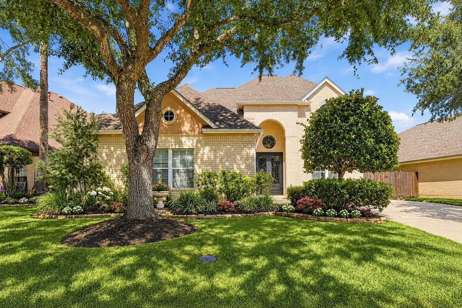 4 bed, 3.5 bath, 2873 sqft, $3,500 — Photo 1