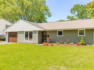7830 Sprucewood Ave, Woodridge, IL 60517