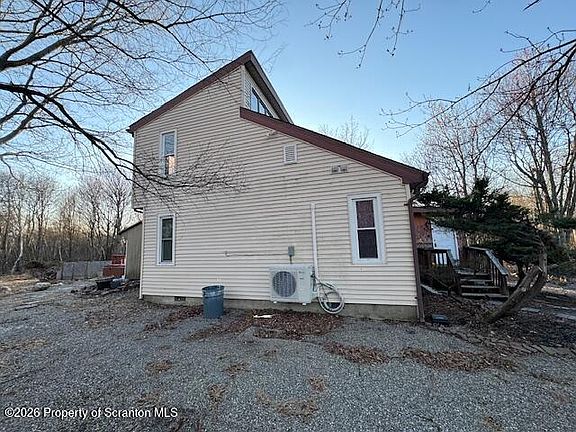3rd image of 185 Lookout Dr