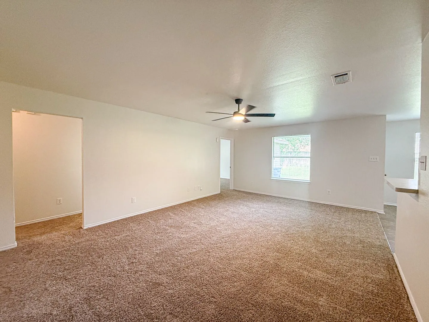 4 bedroom home ready for immediate move in! — Photo 4