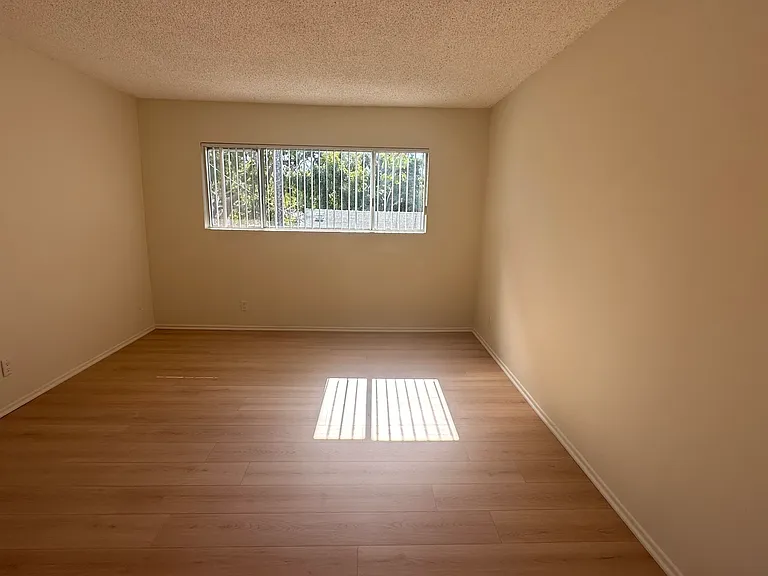 1724 Montana Ave #5D — Photo 9
