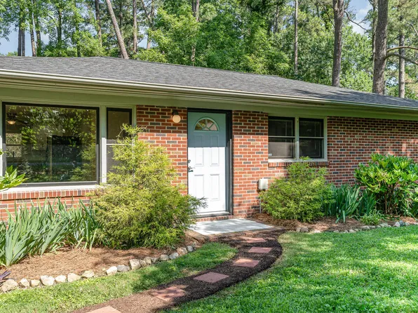 26 S Circle Dr, Chapel Hill, NC 27516