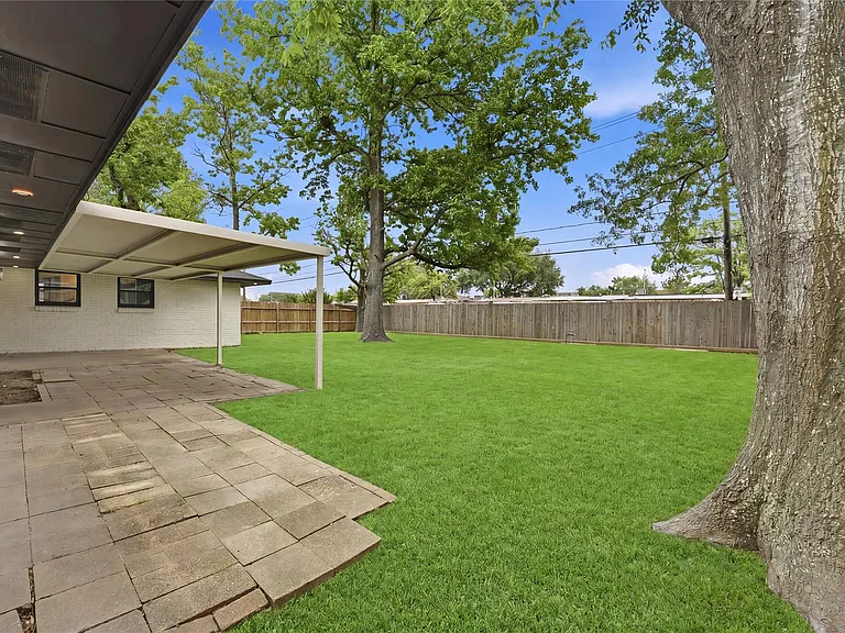 8931 Blankenship Dr — Photo 16